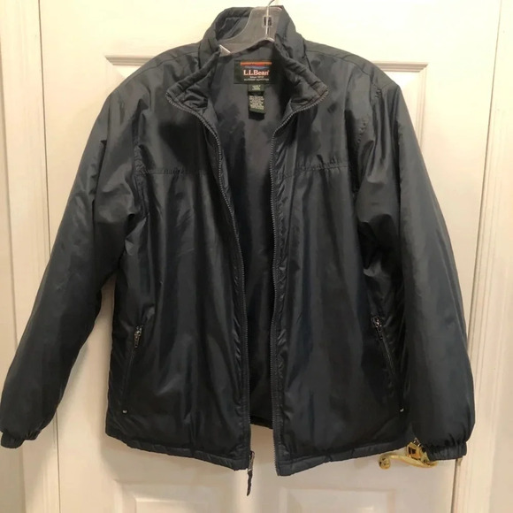 L.L.Bean Women’s Petite Large Zip Up Puffer Jacket - Picture 5 of 9